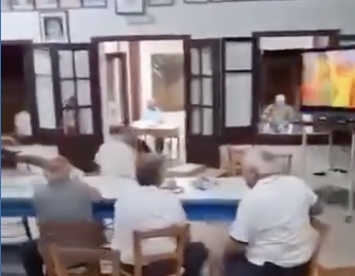 Έτσι πανηγύρισε ο Αντρουλλής στην Αναφωτία το Κύπελλο της ΑΕΚ